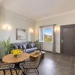 Elia Syros Apartamento Vári