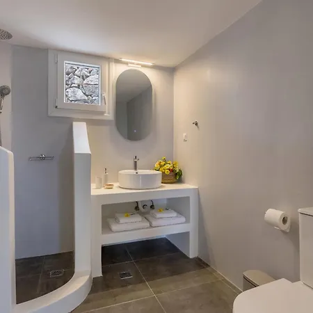 Elia Syros Lejlighed Vári