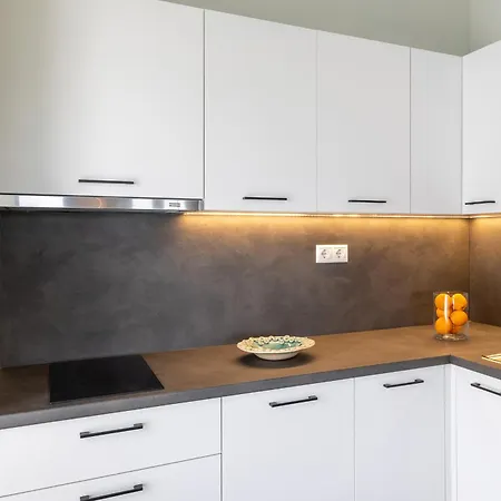 Elia Syros Lejlighed Vári