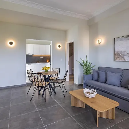 Elia Syros Lejlighed